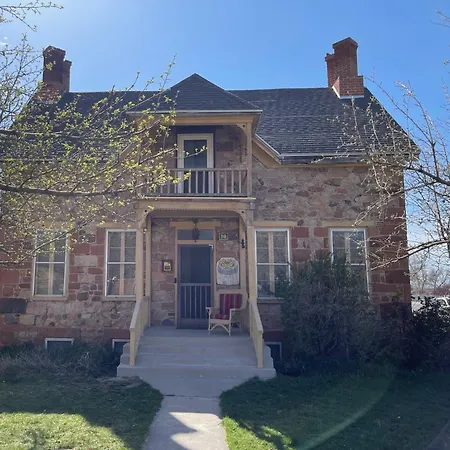 Bed and Breakfast Bishop Partridge Wives House